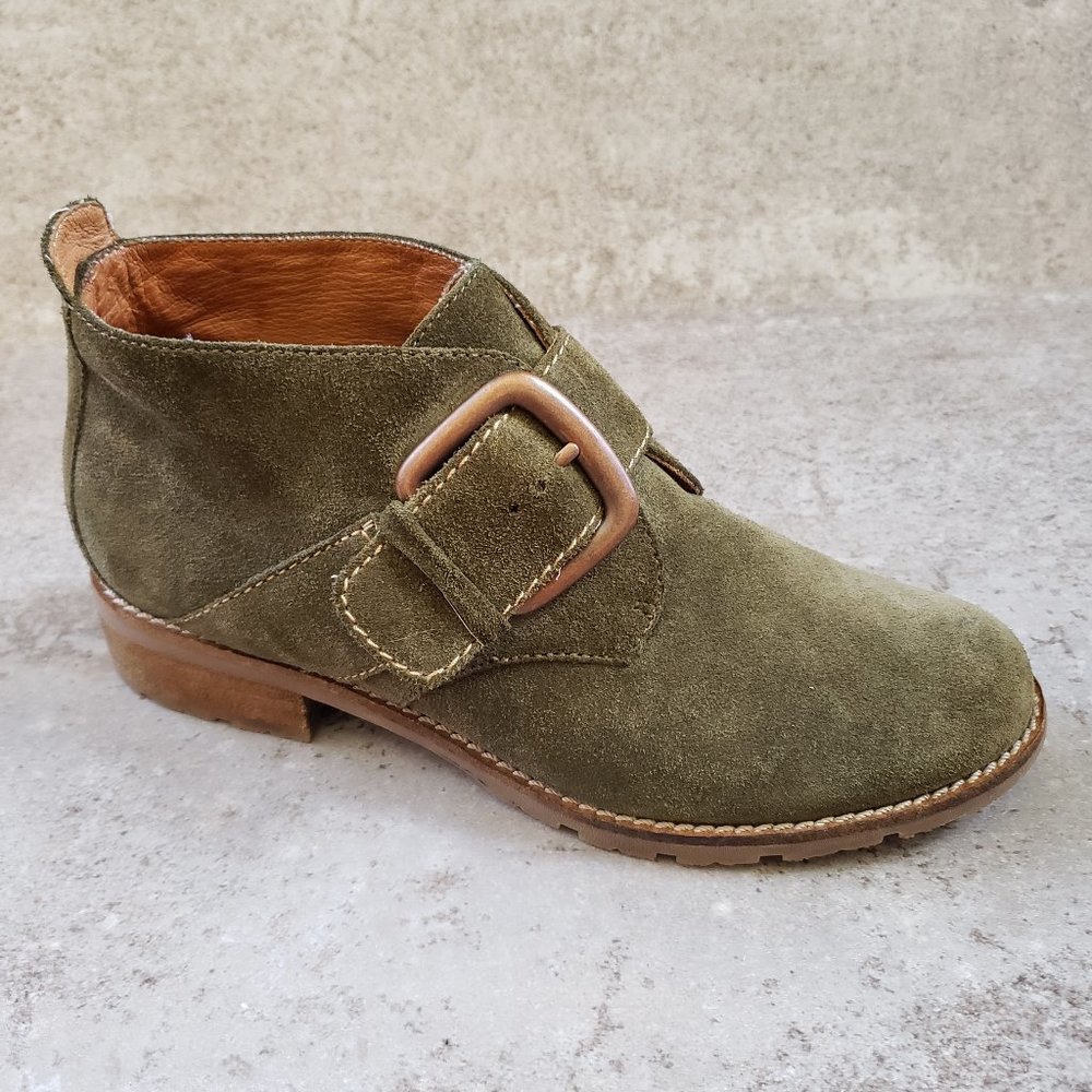 SOFFT Boone Olive Green Suede Leather Chukka Boots Booties Buckle Women's Size 8